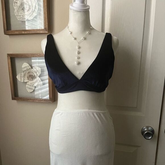 LUXE by Lisa Vogel Blue Velvet Bralette Gorgeous and Sexy Size M NWT Luxurious - Picture 2 of 8